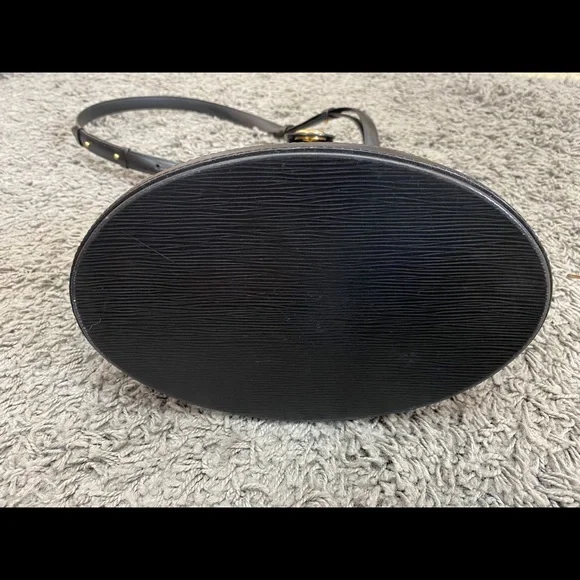 Louis Vuitton Cluny Vintage - Picture 7 of 11